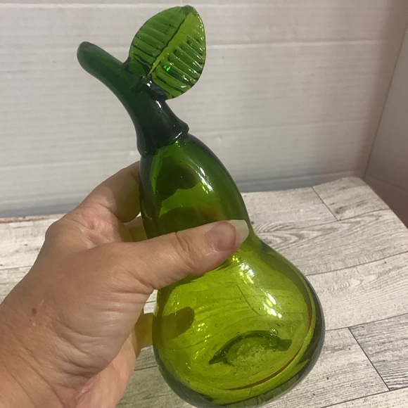 Large Hand blown Green Glass Pear w/ leaf Heavy Made in Mexico 7 1/2 inch - Picture 4 of 5